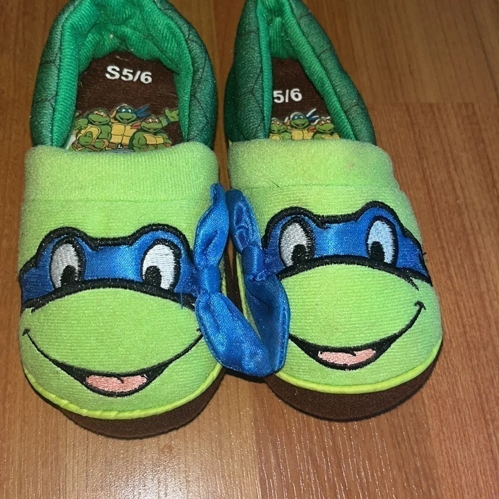 Teenage Mutant Ninja Turtle Leonardo Toddler Boys' Slipper Size small 5/6